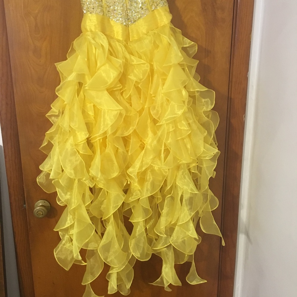 🎉Sale🎉Atiana’s Yellow Prom - Picture 3 of 4